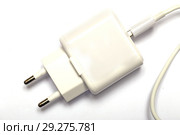 Белый зарядник с USB проводом. Стоковое фото, фотограф Евгений Ткачёв / Фотобанк Лори