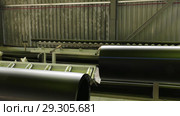 Завод по производству полиэтиленовых труб. Прокатный стан. 2 плана. Production of polyethylene pipes. Rolling mill and loading of finished pipes. Стоковое видео, видеограф Евгений Романов / Фотобанк Лори