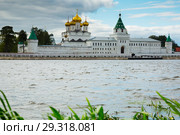 Male Ipatievsky Monastery at cloudy day in Kostroma, Russia (2016 год). Стоковое фото, фотограф Яков Филимонов / Фотобанк Лори