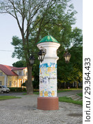 Афишная тумба в городе Владимире-Волынском на Украине (2009 год). Редакционное фото, фотограф Солодовникова Елена / Фотобанк Лори