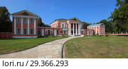 Noble estate Goncharov in the village Yaropolets near Volokolamsk, Russia (2018 год). Редакционное фото, фотограф Алексей Кузнецов / Фотобанк Лори