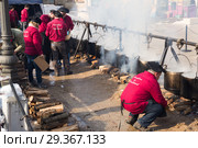Celebration of escudella on Castelltercol, Catalonia (2018 год). Редакционное фото, фотограф Яков Филимонов / Фотобанк Лори