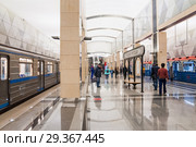 Поезда на станции метро "Селигерская" Московского метрополитена (2018 год). Редакционное фото, фотограф Алёшина Оксана / Фотобанк Лори