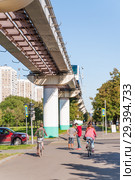Эстакада Московского монорельса (ММТС) в Останкино (2015 год). Редакционное фото, фотограф Алёшина Оксана / Фотобанк Лори