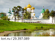 Male Ipatievsky Monastery at cloudy day in Kostroma, Russia (2016 год). Стоковое фото, фотограф Яков Филимонов / Фотобанк Лори