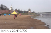 Пасмурный весенний день у кремля Великого Новгорода. Россия (2018 год). Редакционное видео, видеограф Виктор Карасев / Фотобанк Лори