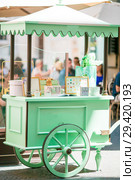 Shiny mint colorful ice cream cart outdoors. Стоковое фото, фотограф Дмитрий Травников / Фотобанк Лори