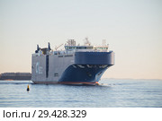 Vehicles carrier AUTO ENERGY leaves port of St. Petersburg and goes along fairway in the Gulf of Finland (2018 год). Редакционное фото, фотограф Юлия Бабкина / Фотобанк Лори