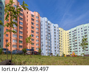 Новые многоэтажные жилые дома, улица Шишкова города Воронеж (2018 год). Редакционное фото, фотограф Вячеслав Палес / Фотобанк Лори