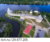 Панорама территории Ладожской крепости-музея (Старой Ладоги). Староладожская крепость. Река Волхов, Ленинградская область (2018 год). Стоковое фото, фотограф Кекяляйнен Андрей / Фотобанк Лори