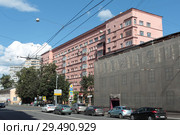 Высотный дом на Старобасманной (2017 год). Редакционное фото, фотограф Дмитрий Неумоин / Фотобанк Лори