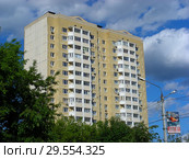 Семнадцатиэтажный двухподъездный панельный жилой дом (2009 г.). Первомайская улица, 1/1. Город Дедовск. Городской округ Истра. Московская область (2015 год). Редакционное фото, фотограф lana1501 / Фотобанк Лори