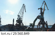 Metal recycling site over blue sky,Freight train, ship and scrap metal in port (2018 год). Редакционное видео, видеограф Виктор Аллин / Фотобанк Лори