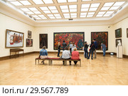 State Tretyakov gallery. Visitors to the hall of the russian artist of the 19th - 20th century Malyavin Philip, Moscow, Russia (2016 год). Редакционное фото, фотограф Наталья Волкова / Фотобанк Лори