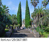 Sochi, Russia - June 5. 2018. staircase leading to House Museum S.N. Khudekov, Villa Hope in arboretum. Редакционное фото, фотограф Володина Ольга / Фотобанк Лори