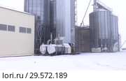 Зерновой элеватор зимой. 2 плана. Grain elevator in winter. 2 shots. Стоковое видео, видеограф Евгений Романов / Фотобанк Лори