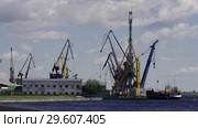 Город Сургут. Речной порт. Surgut sity. River port. (2015 год). Стоковое видео, видеограф Евгений Романов / Фотобанк Лори