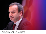 Президент Международной шахматной федерации (FIDE) Аркадий Дворкович на прессконференци перед чемпионатом мира по быстрым шахматам и блицу под патронатом короля Салмана (2018 год). Редакционное фото, фотограф Stockphoto / Фотобанк Лори