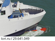 Носовая часть морского судна на ходу (2018 год). Стоковое фото, фотограф Вадим Хомяков / Фотобанк Лори