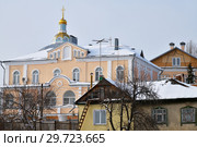 Russian traditional architecture at winter. Alekseev Akatov Convent on background, Voronezh, Russia (2019 год). Стоковое фото, фотограф Знаменский Олег / Фотобанк Лори