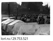 Палаточный городок у гостиницы "Россия", 1990. Редакционное фото, фотограф Борис Кавашкин / Фотобанк Лори