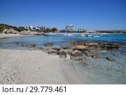 Ayia Napa, Cyprus - November 1. 2018. People rest on Makronissos Beach Resort. Редакционное фото, фотограф Володина Ольга / Фотобанк Лори
