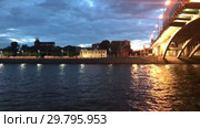 River Moscow in the summer evening. Motion time-lapse (2019 год). Стоковое видео, видеограф Владимир Катасонов / Фотобанк Лори