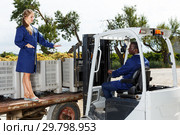 Engineers checking delivered grapes harvest. Стоковое фото, фотограф Яков Филимонов / Фотобанк Лори