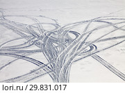 Причудливые следы от снегоходов на льду замёрзшей реки. Стоковое фото, фотограф Солодовникова Елена / Фотобанк Лори