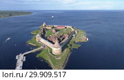 Aerial of fortress Oreshek on island Neva river (2018 год). Стоковое видео, видеограф Михаил Коханчиков / Фотобанк Лори