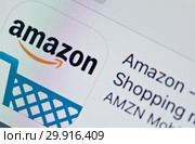 Приложение для смартфона Amazon.com (изображение на экране телефона) (2019 год). Редакционное фото, фотограф E. O. / Фотобанк Лори