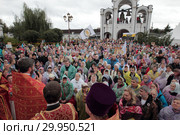 Крестный ход в храме Спаса Нерукотворного Образа в селе Усово (2018 год). Редакционное фото, фотограф Дмитрий Неумоин / Фотобанк Лори