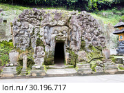 Бали. Индонезия. Убуд. Слоновья пещера Гоа Гаджа (Goa Gajah) (2018 год). Редакционное фото, фотограф Галина Савина / Фотобанк Лори