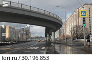 Москва, эстакада на Рублёвском шоссе (2019 год). Редакционное фото, фотограф Дмитрий Неумоин / Фотобанк Лори