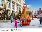 Stuffed carnival at the celebration of Maslenitsa at the Manege square in Moscow. Russia (2019 год). Редакционное фото, фотограф Наталья Волкова / Фотобанк Лори