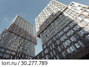 Москва, фрагмент нового жилого комплекса на Рублёвском шоссе (2019 год). Редакционное фото, фотограф Дмитрий Неумоин / Фотобанк Лори