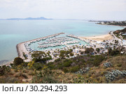 Бухта для частных яхт и катеров в городе Сиди-бу-саид (Sidi Bou Said). Средиземное море, Карфаген, Тунис, Африка (2012 год). Стоковое фото, фотограф Кекяляйнен Андрей / Фотобанк Лори