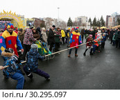 Самара. Масленица. Перетягивание каната (2019 год). Редакционное фото, фотограф Светлана Кириллова / Фотобанк Лори