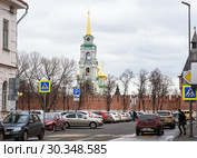Город Тула. Городской пейзаж с видом на Тульский кремль. Вид с Союзной улицы зимой на фоне пасмурного неба (2019 год). Редакционное фото, фотограф Игорь Низов / Фотобанк Лори