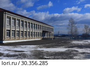 Коменская средняя общеобразовательная школа. Поселок Кома. Прибайкальский район. Республика Бурятия. (2019 год). Стоковое фото, фотограф Валерий Митяшов / Фотобанк Лори