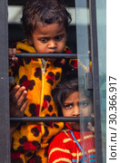 Indian poor dirty kids (2012 год). Редакционное фото, фотограф Игорь Жоров / Фотобанк Лори