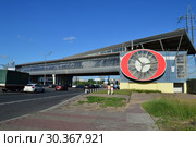 Пешеходный мост «91 км МКАД» (построен в 2000 году). Район Северное Медведково. Город Москва (2015 год). Редакционное фото, фотограф lana1501 / Фотобанк Лори
