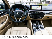 BMW 520d (2019 год). Редакционное фото, фотограф Art Konovalov / Фотобанк Лори