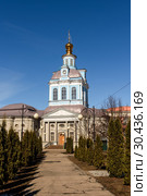 Город Тула. Церковь Флора и Лавра весной на фоне голубого неба (2019 год). Стоковое фото, фотограф Игорь Низов / Фотобанк Лори
