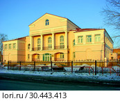 Уральский институт коммерции и права. Ирбит. Свердловская область (2012 год). Редакционное фото, фотограф Сергей Афанасьев / Фотобанк Лори