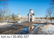 Ольгинская часовня во Пскове Pskov Krom from the Olginsky Chapel (2019 год). Редакционное фото, фотограф Baturina Yuliya / Фотобанк Лори