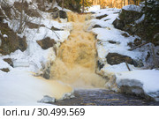 Водопад Юканкоски крупным планом апрельским утром. Карелия, Россия. Стоковое фото, фотограф Виктор Карасев / Фотобанк Лори