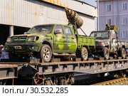 Improvised gun trucks of terrorists on a railway flatcar (2019 год). Редакционное фото, фотограф Евгений Харитонов / Фотобанк Лори