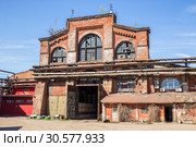 Адмиралтейские Ижорские заводы. Цех закалки брони (1896г), Колпино, Санкт-Петербург (2018 год). Редакционное фото, фотограф Юлия Бабкина / Фотобанк Лори