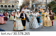 Falleres parading during Falles celebration (2019 год). Редакционное фото, фотограф Яков Филимонов / Фотобанк Лори